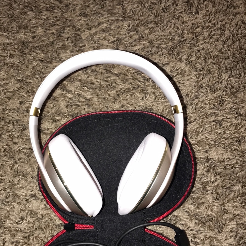 Beats - Picture 3 of 4